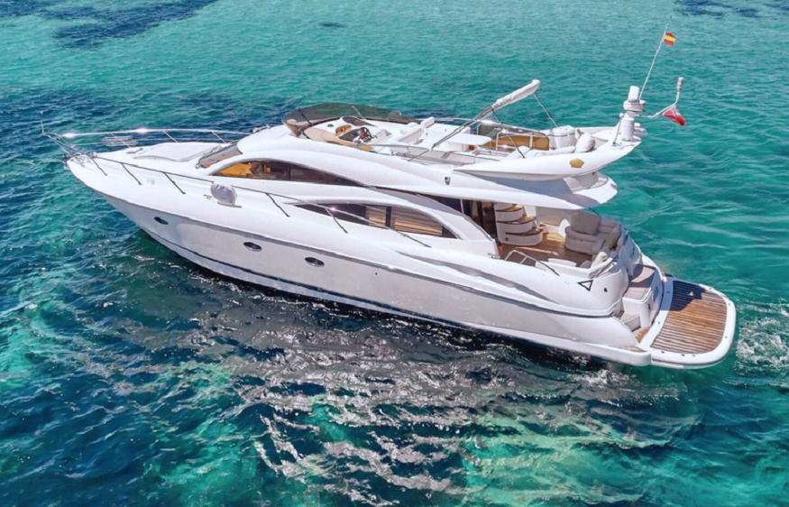 The Luxury of Learning: Yacht Charter for Family Reunions